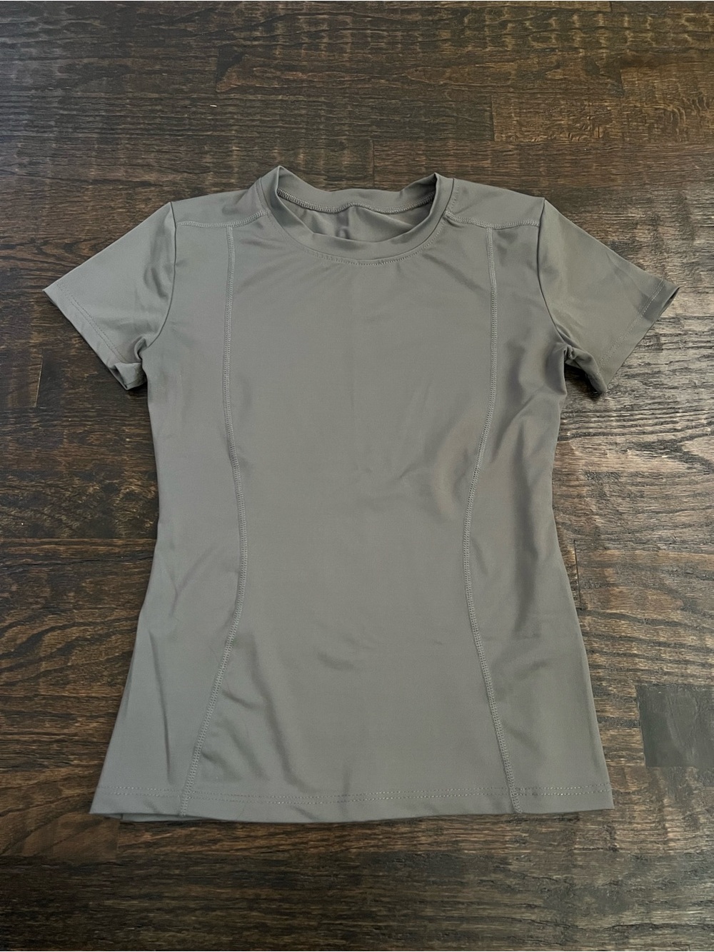 Women's Short-Sleeve Performance Tee in Gray